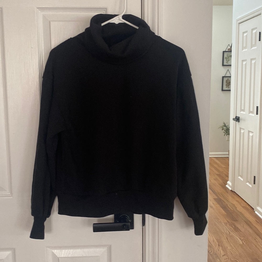 GAP turtleneck sweatshirt